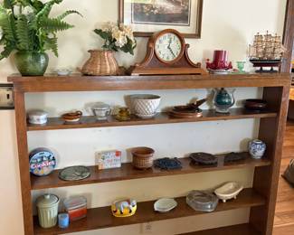 decor (shelving is built in)