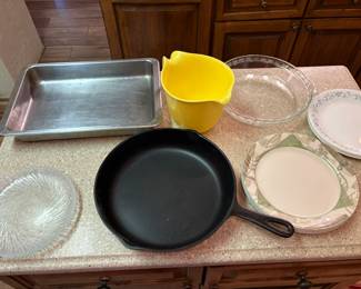 cast iron, bakeware, dishes