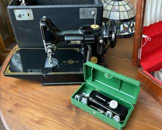 Singer Featherweight Sewing Machine