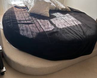 round bed