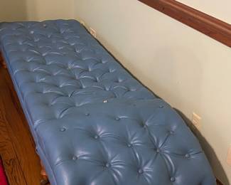 Fainting couch