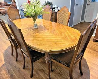 Stanley dining table set