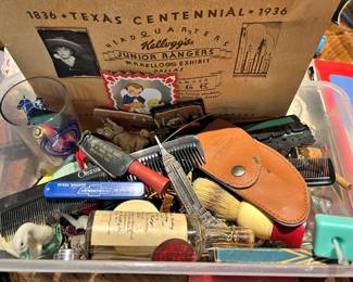 Assorted small vintage items