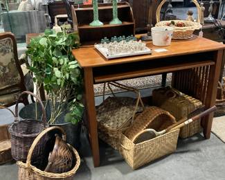 Small wood desk with pull out keyboard, baskets