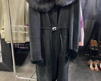 Black Suede woman's coat with Fox collar