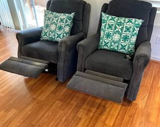 PHS003 Set Of Two Rocking Recliners ! 