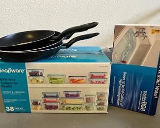 PHS129 New Snapware Containers, Pans, And Water Bob