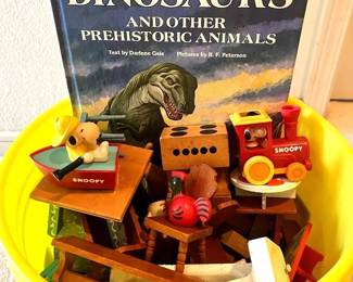 PHS122 Big Mix Of Retro Toys And Blocks (Snoopy)