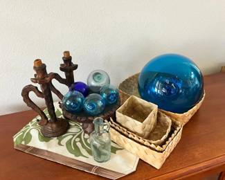 PHS027 Glass Fishing Floats And Carved Wood Decor