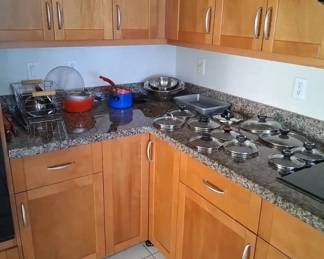 PHS062- Miscellaneous Kitchen Bundle- Pots, Bowls, Utensils, & More