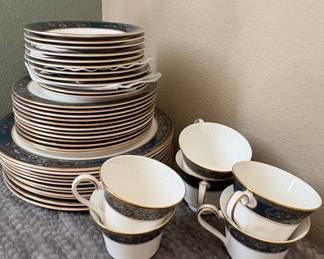 Royal Doulton Carlyle China Dinnerware Set