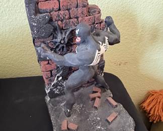 Spider-Man vs. Venom Diorama Bookend
