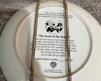Looney Tunes "The Scent of the Season" Collector Plate