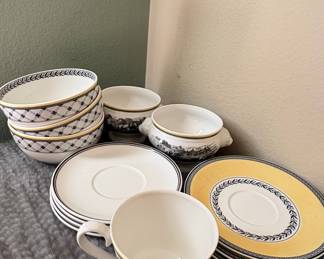 Villeroy & Boch 'Audun Ferme' Porcelain Dinnerware Set