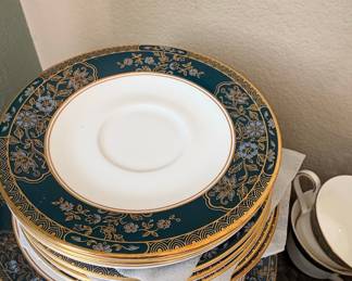 Royal Doulton Carlyle China Dinnerware Set