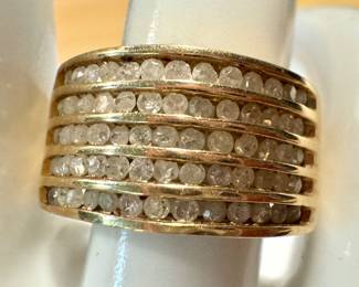 10K Gold Ring with Diamond Accents - Size 7