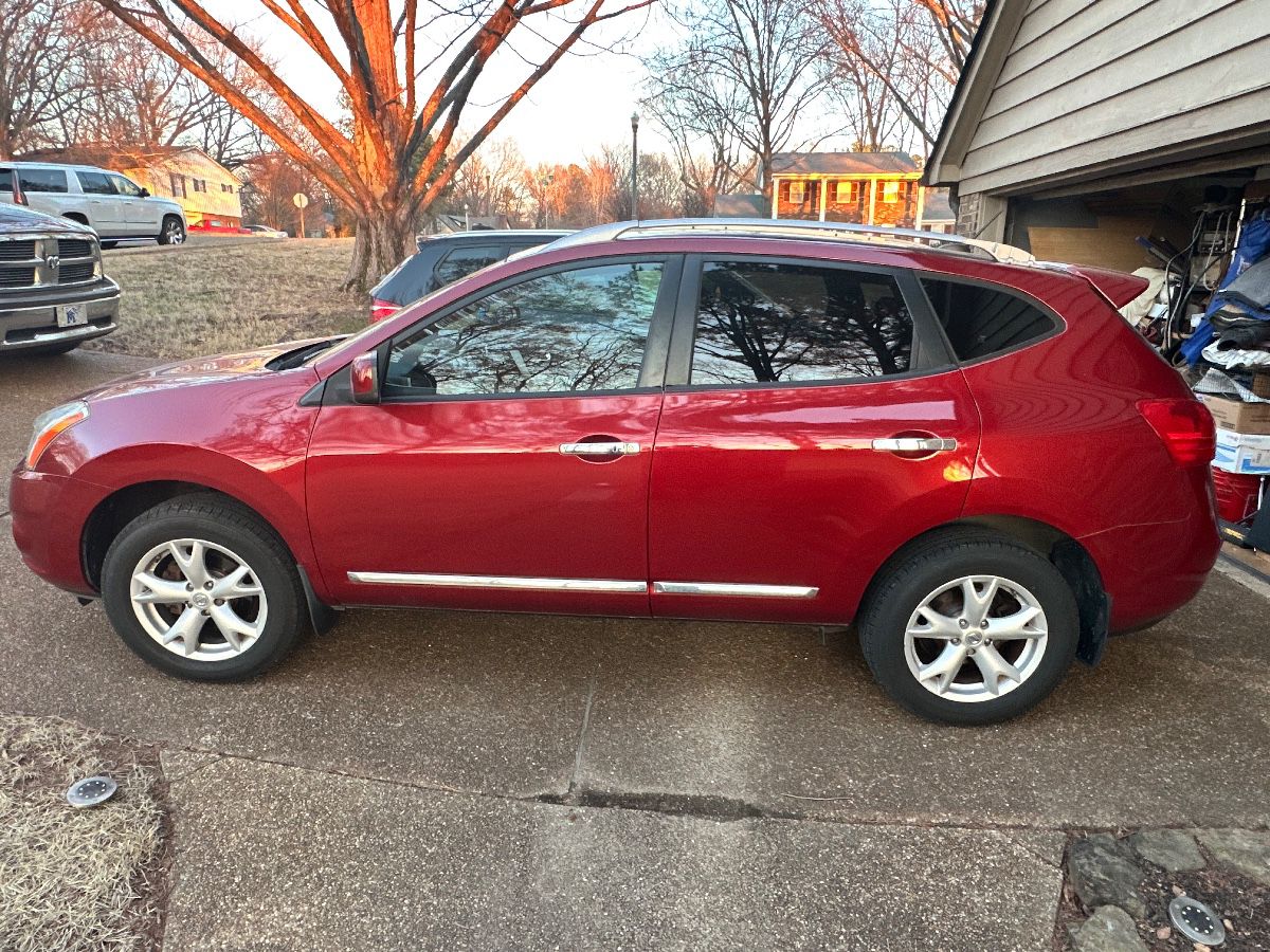 2011 Nissan Rogue, 104k, $7500