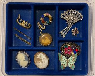 Vintage Woman’s Brooches 