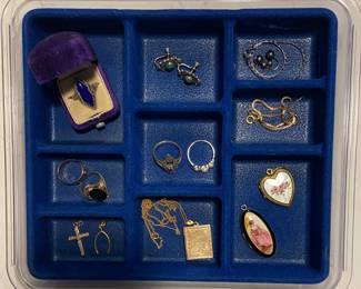 Vintage Women’s Jewelry 