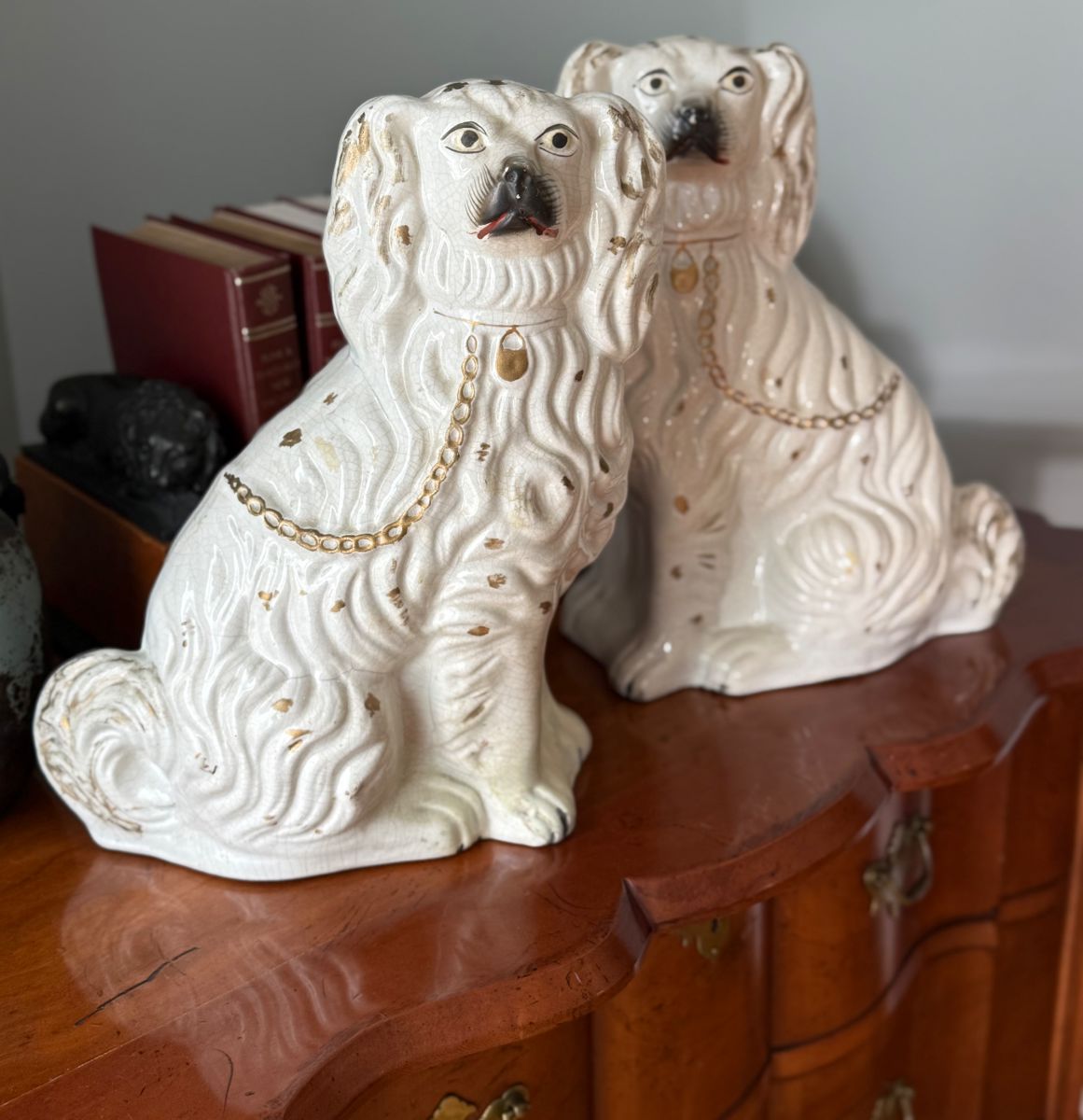 Pair of Antique Staffordshire porcelain spaniel figurines featuring hand-painted details and classic mantel décor styling. Charming decorative accents perfect for traditional interiors, bookcases, or fireplace displays.
Keywords: Staffordshire dogs, porcelain spaniels, vintage figurines, mantel dogs, ceramic dogs, traditional décor, English style, collectible figurines, classic home décor.