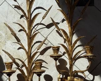 S. Salvadori Italian Gilt Wheat Sheaf Wall Sconces — Pair
Elegant mid-century Italian wall sconces by S. Salvadori, featuring the iconic sheaf-of-wheat motif rendered in richly gilt metal with sculptural leaves and detailed grain heads. Each sconce supports two candles and is accented with a decorative bow and fan base — a signature element of refined Hollywood Regency and Italian tole design of the 1950s–60s.