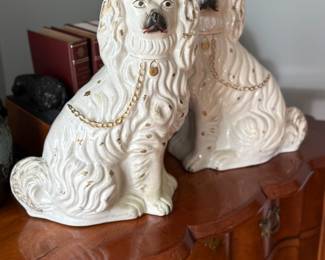 Pair of Antique Staffordshire porcelain spaniel figurines featuring hand-painted details and classic mantel décor styling. Charming decorative accents perfect for traditional interiors, bookcases, or fireplace displays.
Keywords: Staffordshire dogs, porcelain spaniels, vintage figurines, mantel dogs, ceramic dogs, traditional décor, English style, collectible figurines, classic home décor.