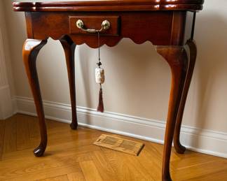 Elegant Queen Anne–style side table m featuring graceful cabriole legs, scalloped apron, and a single drawer
Keywords:
Queen Anne table, lowboy table, cabriole legs, traditional furniture, mahogany side table, vintage accent table, brass bail pulls, colonial revival, entry table, hall table, bedside table, formal living room furniture, classic American furniture, estate furniture, traditional décor, vintage wooden table.