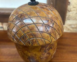Acorn form caddy