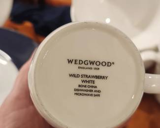 Wedgwood "Wild Strawberry White"