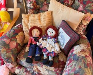 1980s Broyhill Grannycore Floral Arm Chair, Raggedy Anne & Andy Dolls