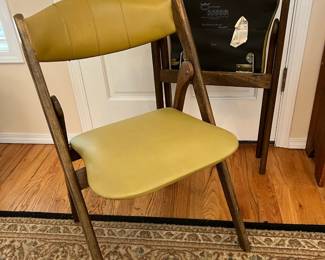 Pair of MCM Coronet Wonderfold Avocado Green Folding Chairs