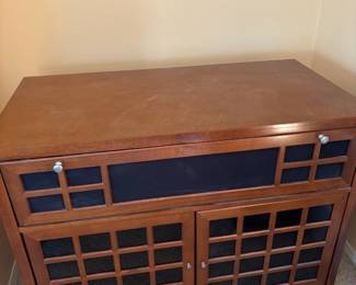 Bell’O PR-25 Wood Lattice Front TV Stand