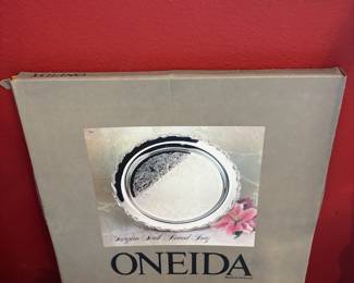 Oneida "Geogian Scroll" Silverplate Round Tray