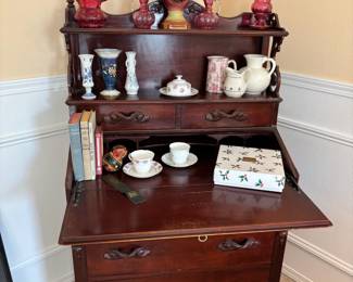 Early 20th Century Victorian Secretary DeskEarly 20th Century Victorian Secretary Desk