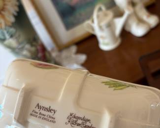 Aynsley Fine Bone China "Edwards Kitchen Garden" 3 Piece Vase Set