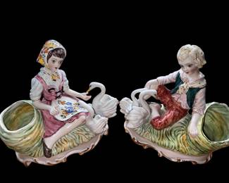 Italian art with gold trim-planter set