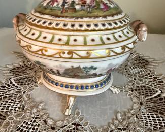 Porcelain Lidded Soup/Sauce Tureen&nbsp;