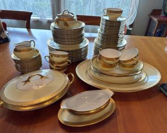 Hutschenreuther Selb Bavaria "Westchester" Dinnerware Set