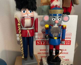 KWO British Drum Major Nutcracker, Erzgebirgische Volkskunst "The Mouse King" Nutcracker