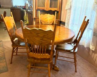 Solid OAK Table with SIX chairs and one center leaf