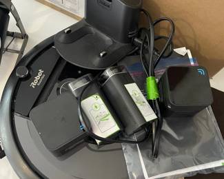 Roomba robot vacuume like new