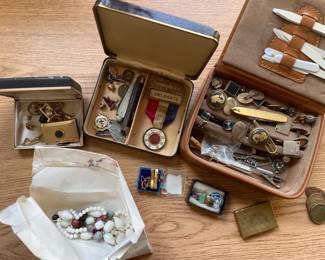 vintage / antique men's jewelry and accessories, pins, badges