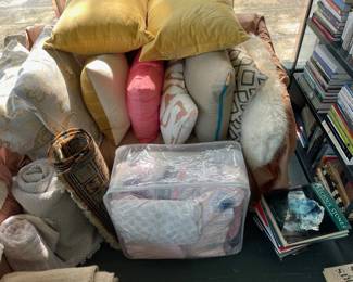nice throw pillows, rugs, twin size bedding