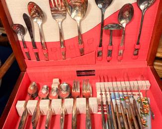 Silver-plated silverware set