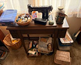 Necchi sewing machine lots of random sewing items