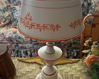 Early American Style Lamp