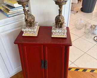 Small Chinese table and mainland smith elephants 