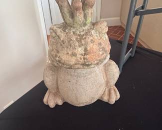 Crown prince frog concrete 