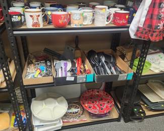 More coffee & soup mugs! Utensils, plastic ware