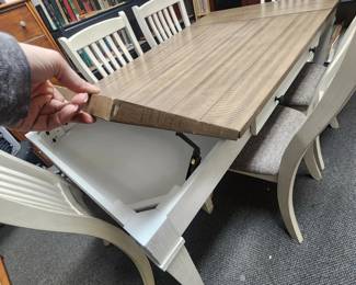 The modern farmhouse style table has storage! 